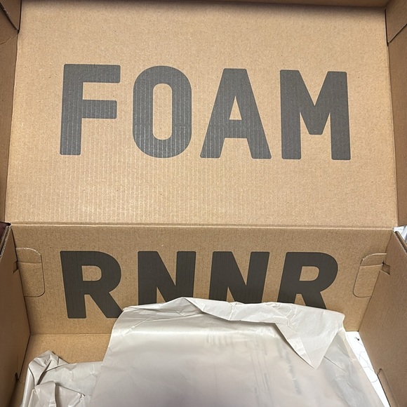 Adidas Foam Runner - Picture 3 of 4